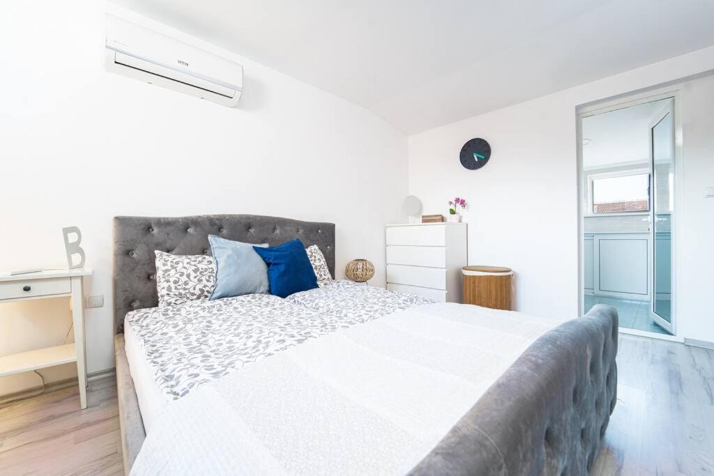 Central 2bd Next To Vitosha Bul. Apartament