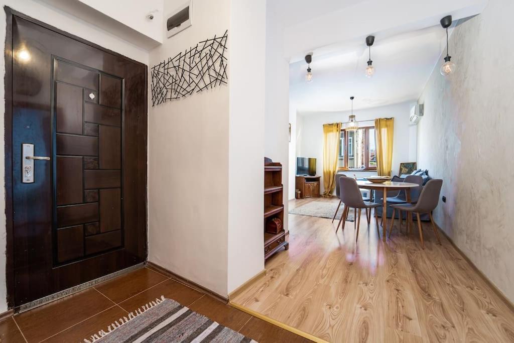 Central 2bd Next To Vitosha Bul. Sofia