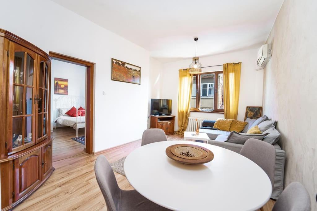 Central 2bd Next To Vitosha Bul. * Sofia