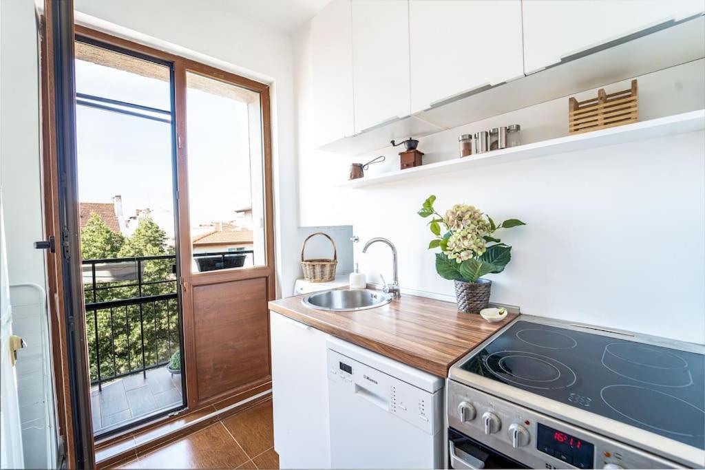 Central 2bd Next To Vitosha Bul. Sofia