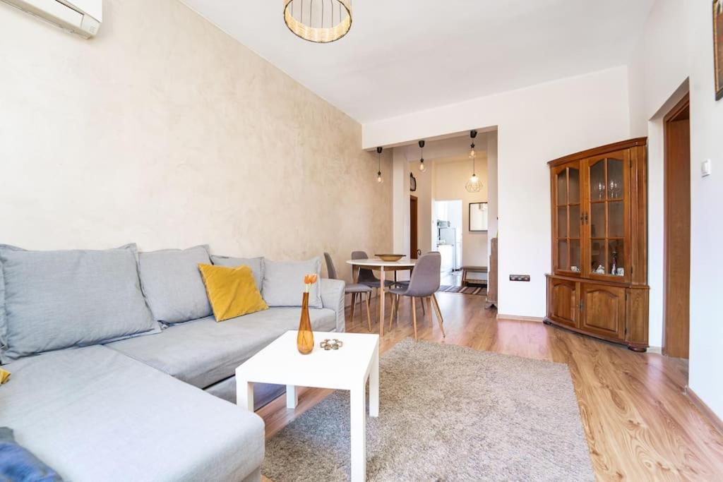 Central 2bd Next To Vitosha Bul.